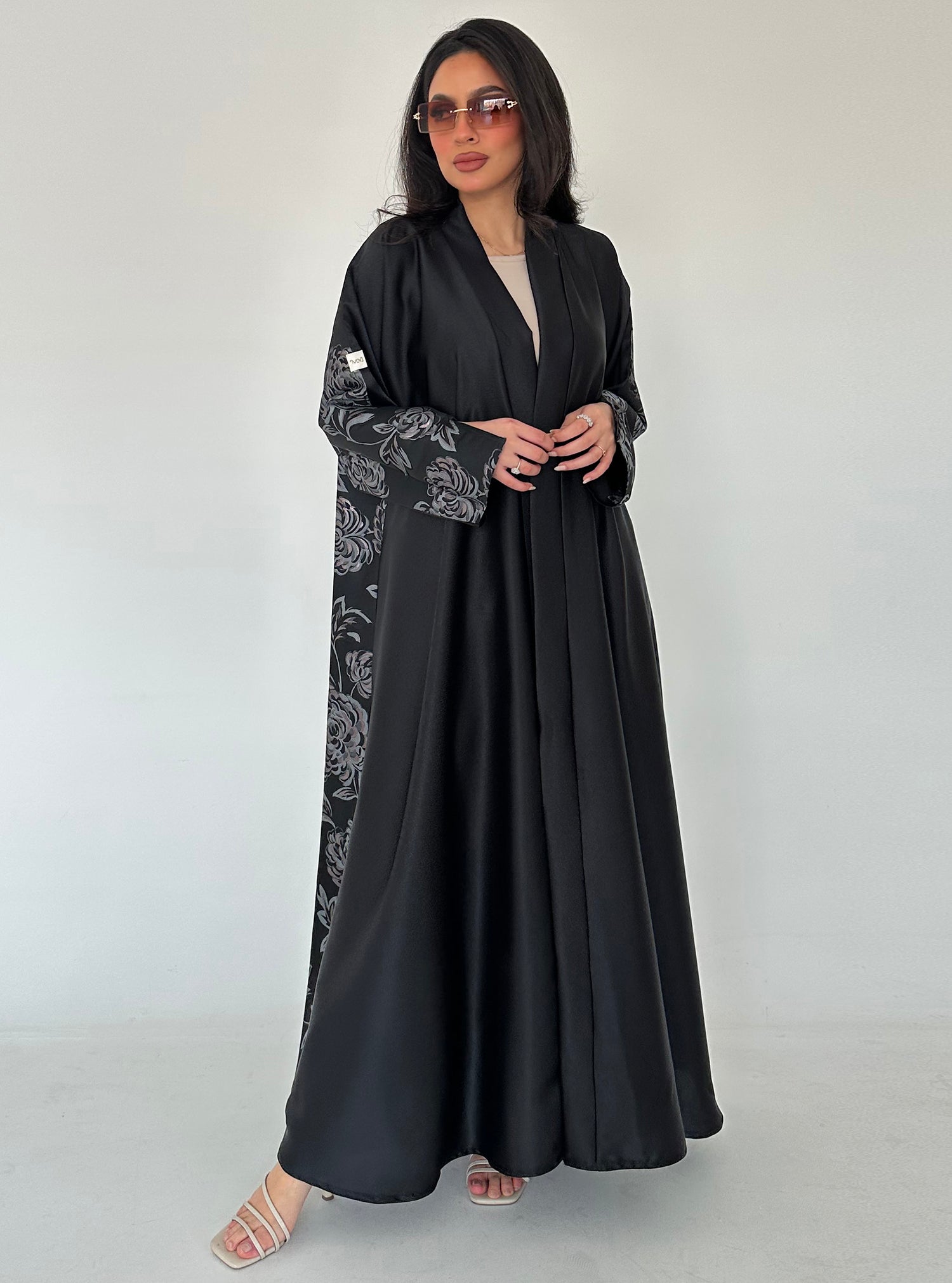 N042 - Floral jacquard black abaya