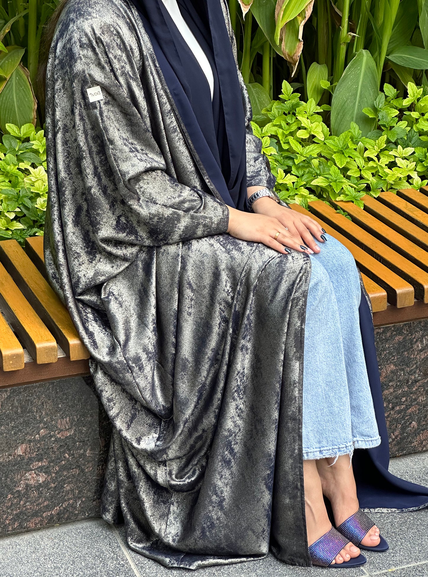 N048 - Navy shiny organza abaya