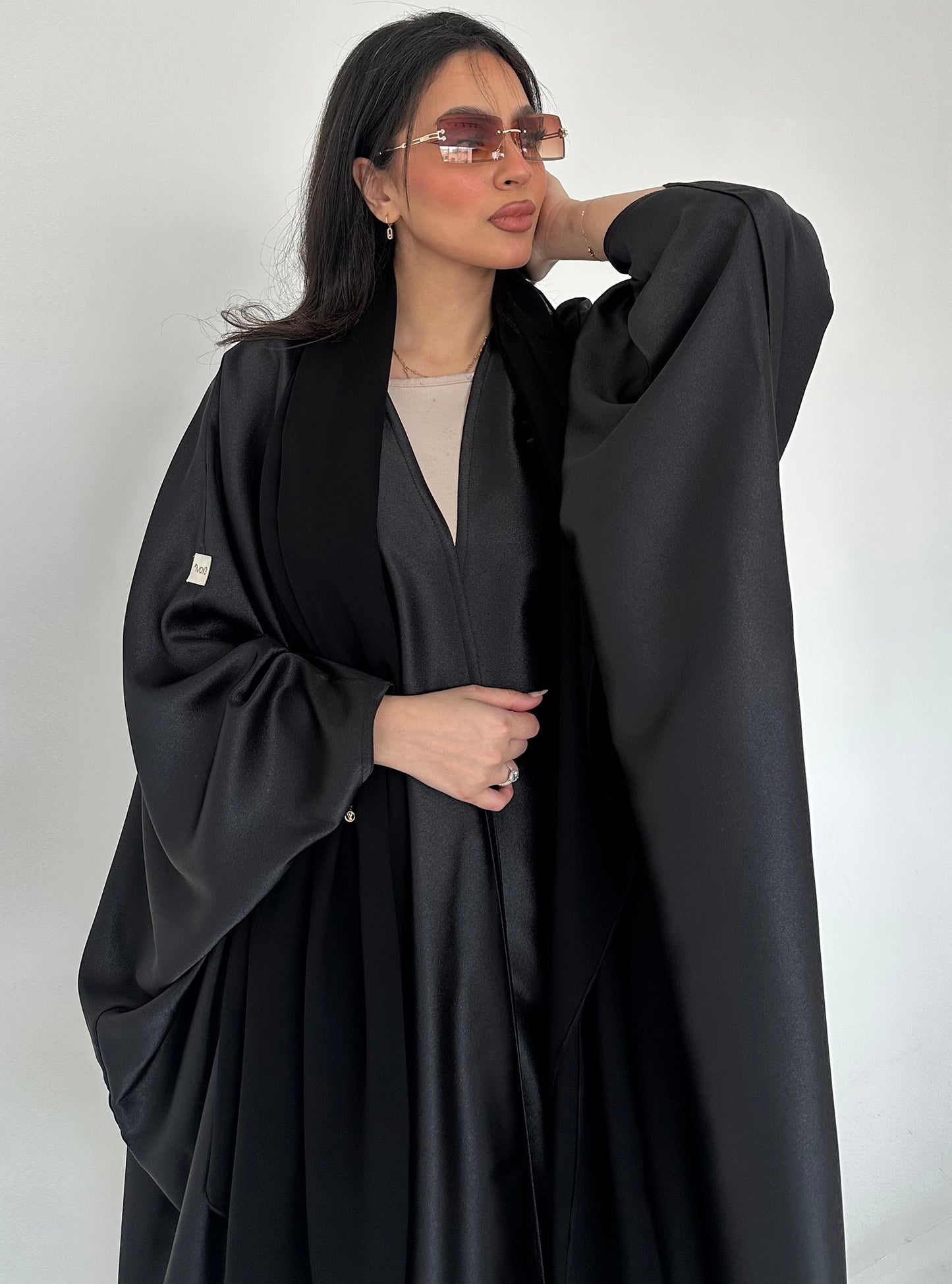 N041 - Shiny bisht abaya