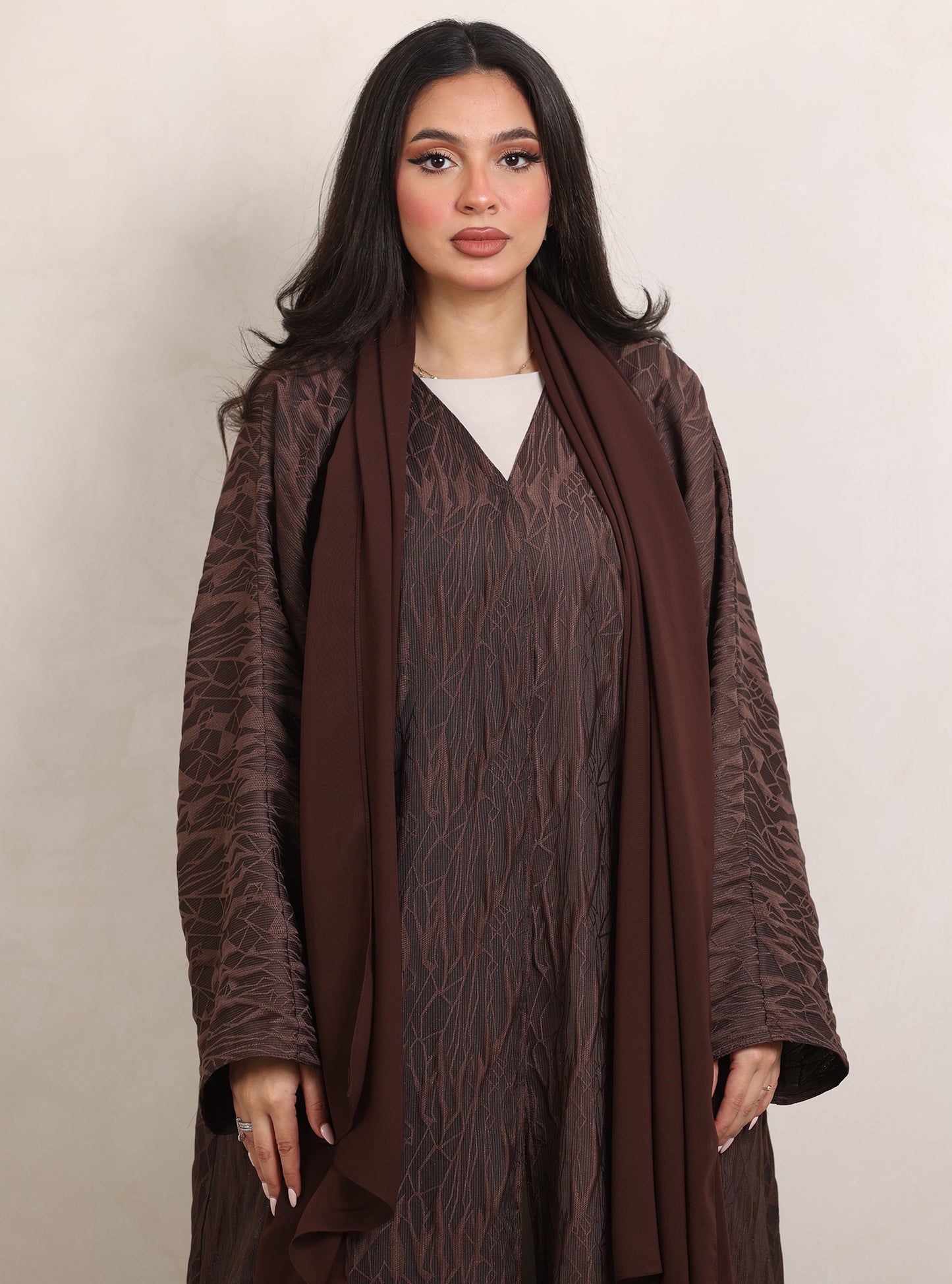 N065 - Glitter brown abaya