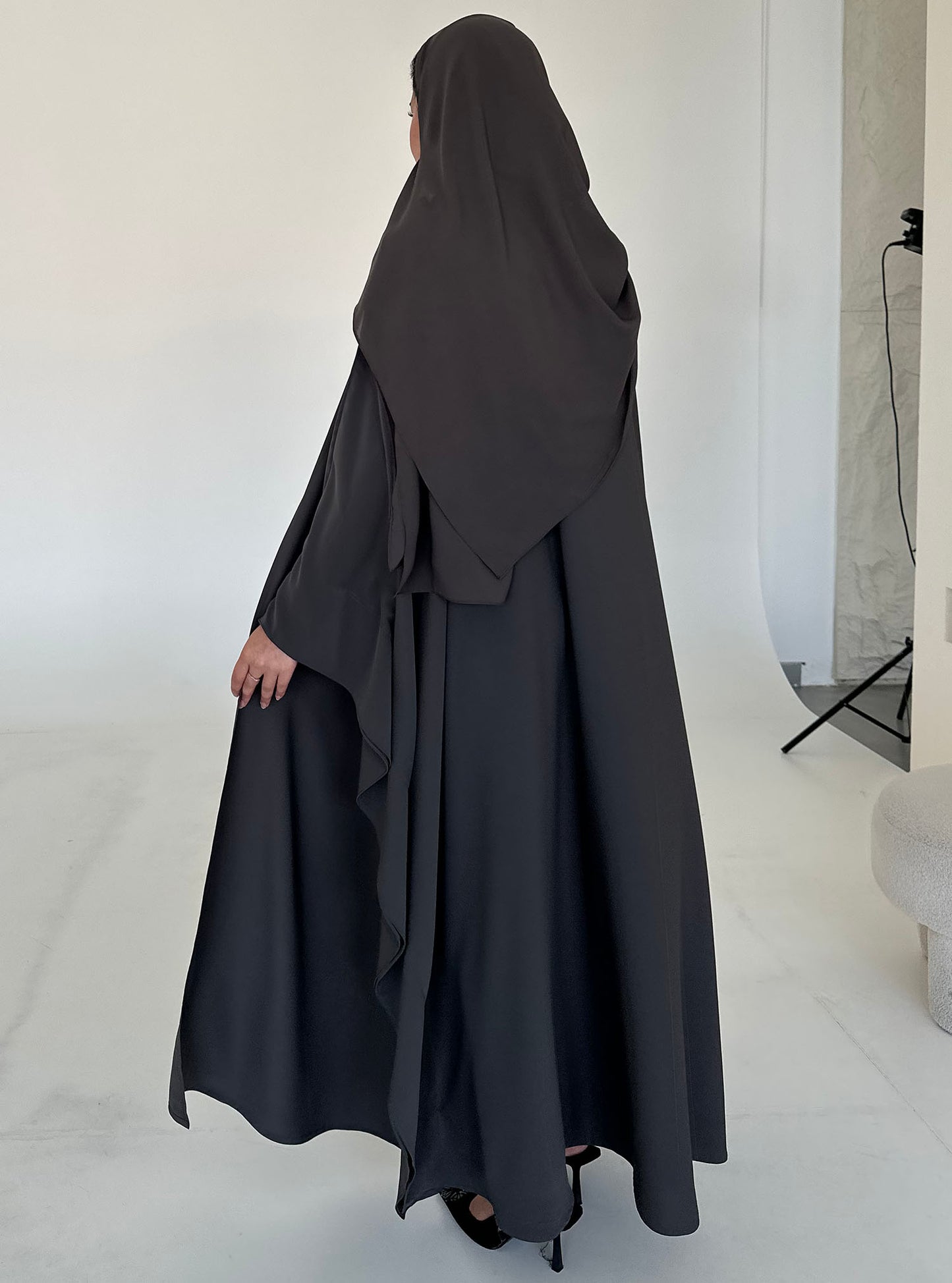 N058 - Grey butterfly abaya