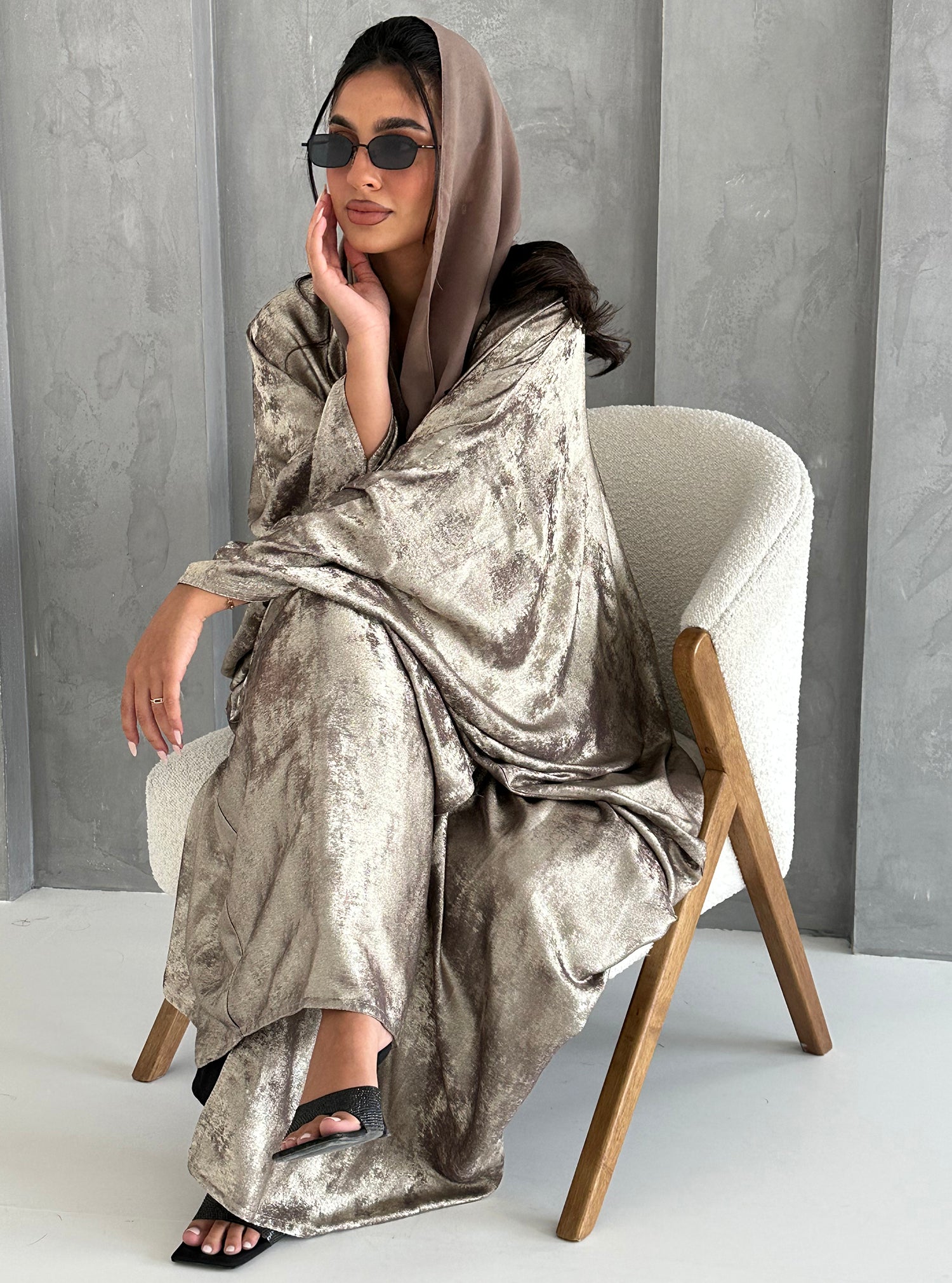 N027 - Shiny silk organza abaya
