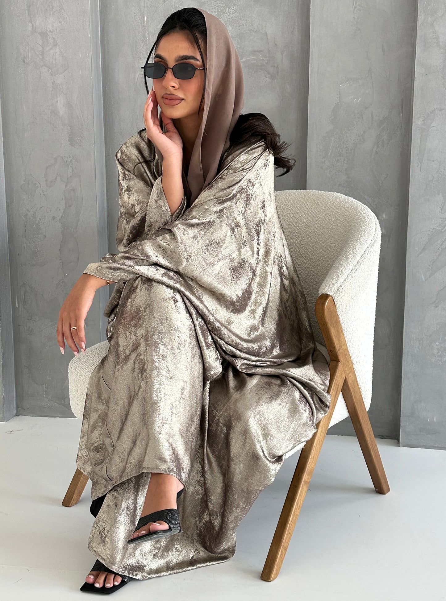 N027 - Shiny silk organza abaya