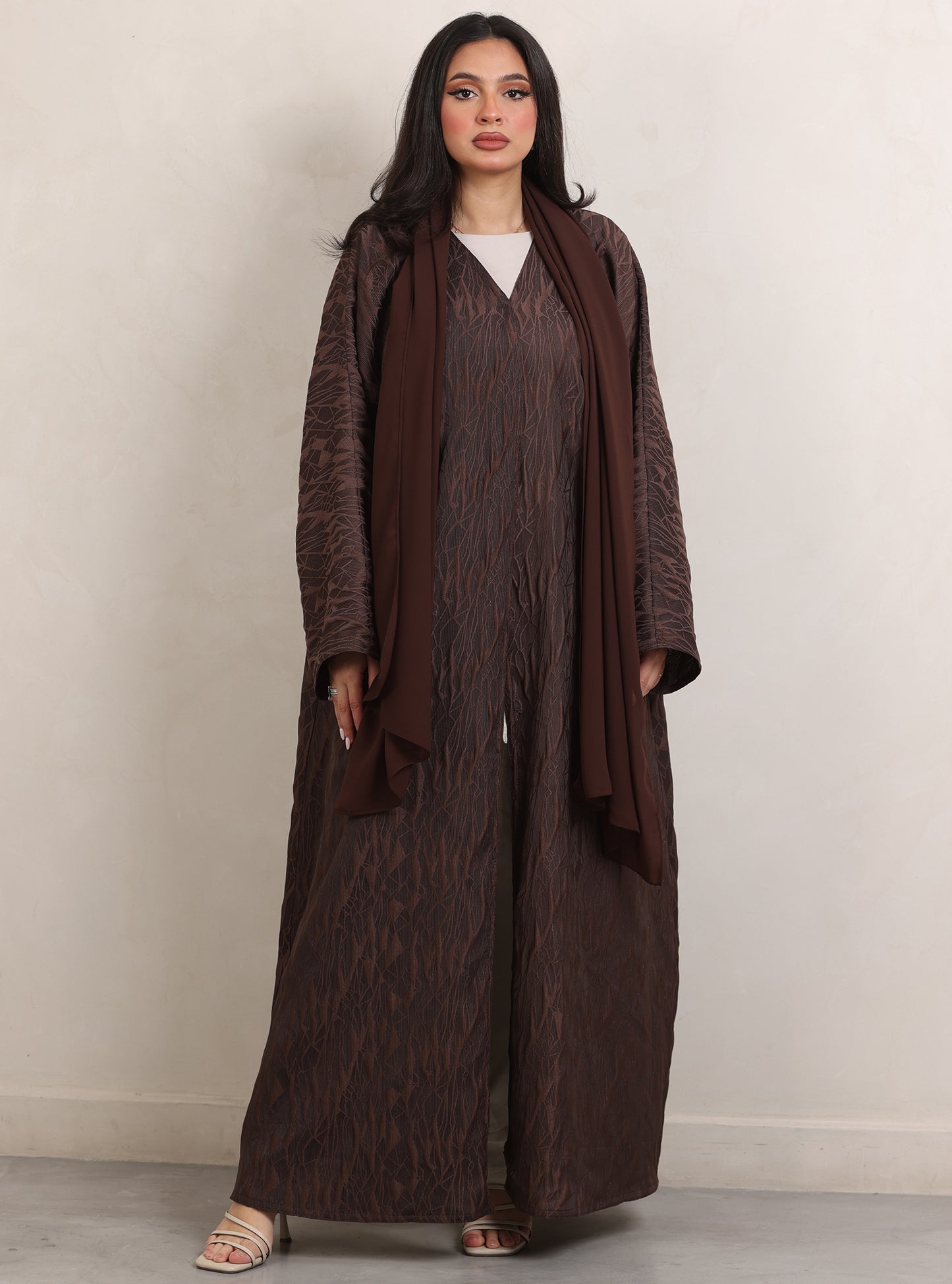 N065 - Glitter brown abaya