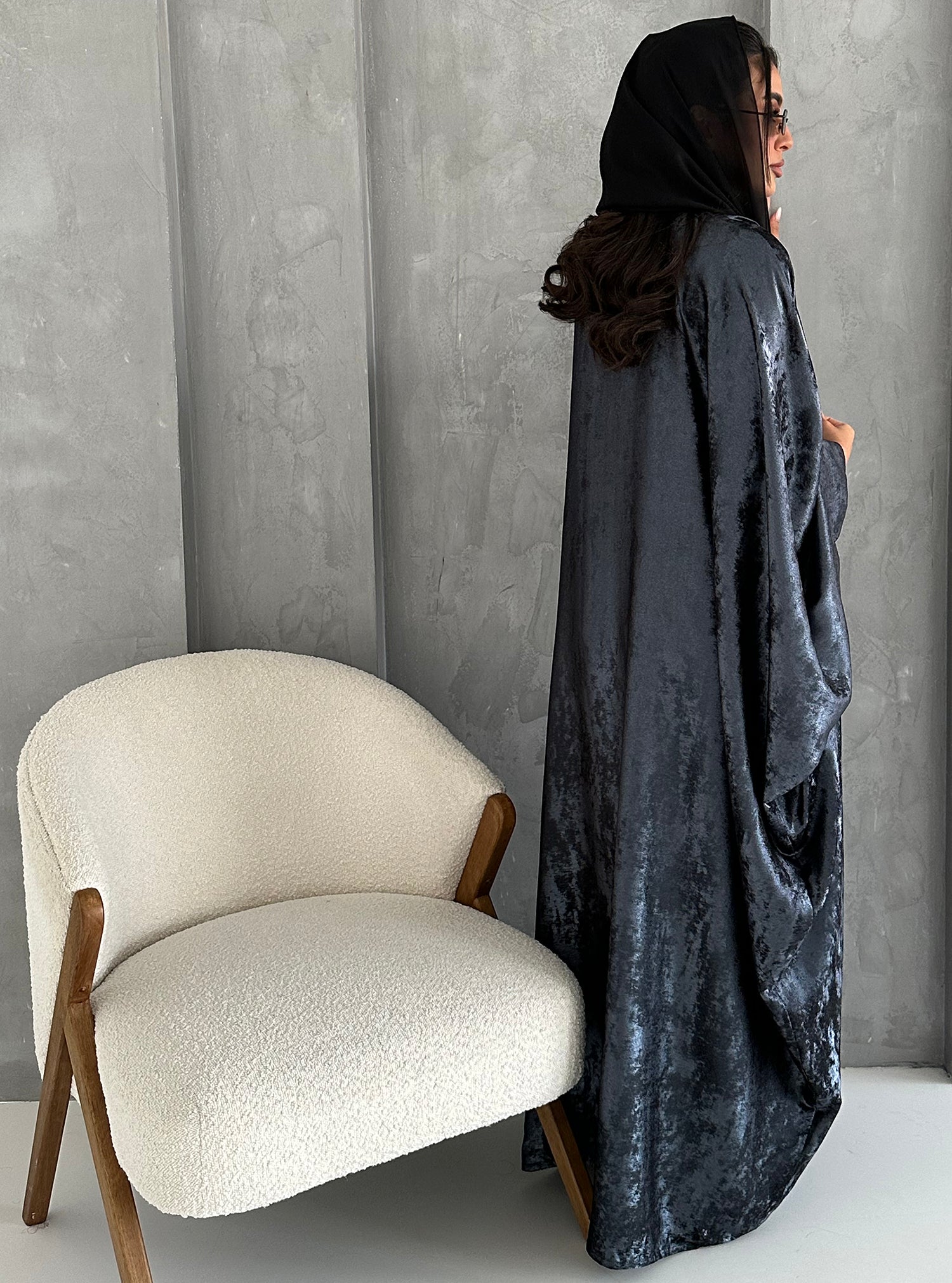 N026 - Shiny silk organza abaya