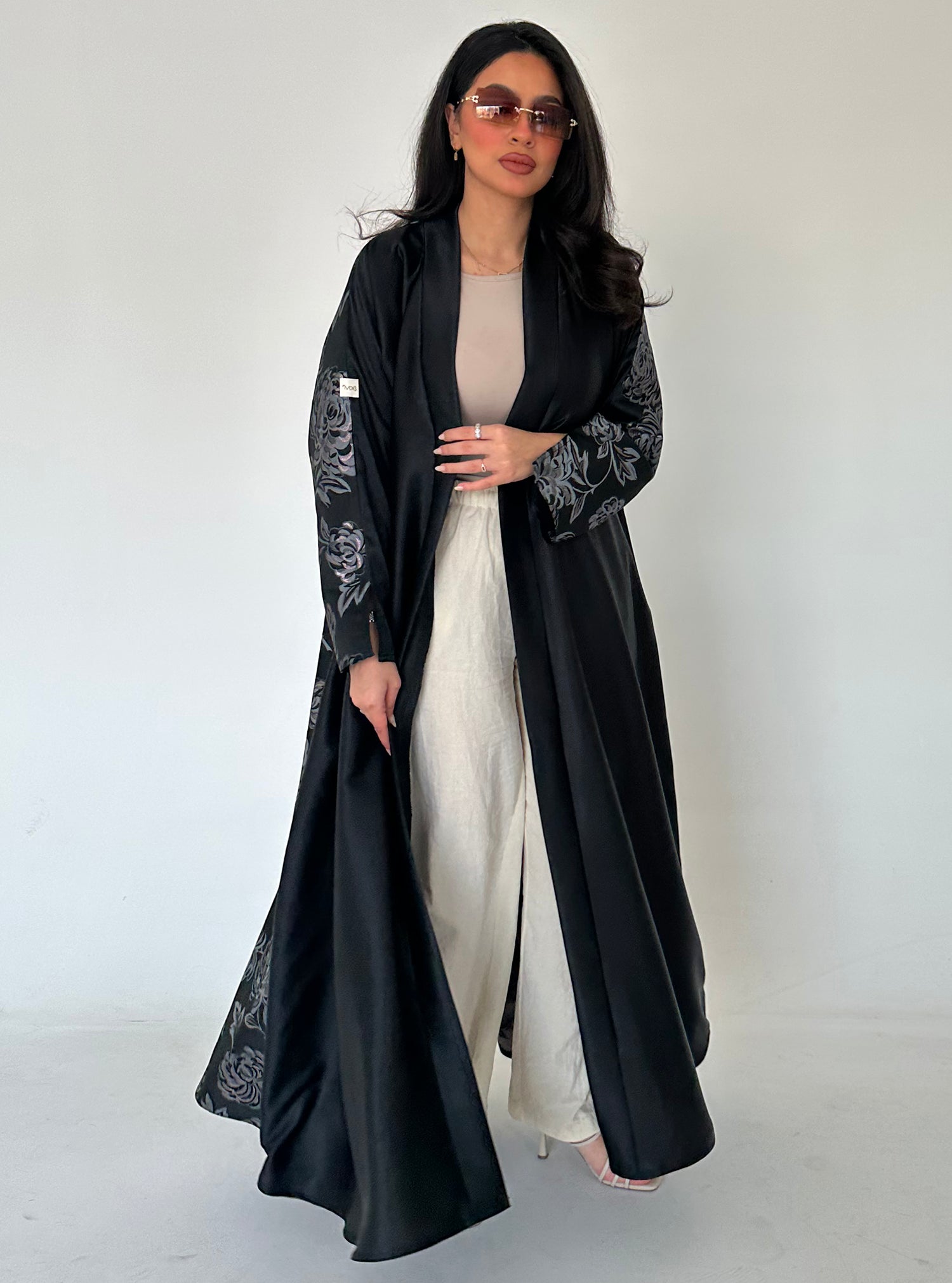 N042 - Floral jacquard black abaya