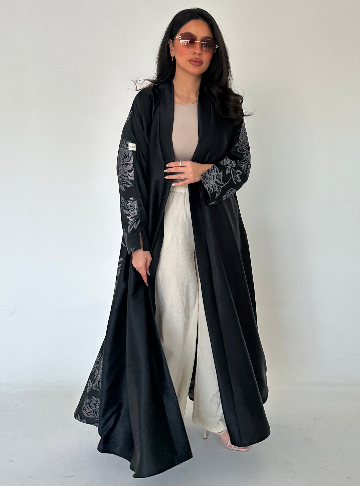 N042 - Floral jacquard black abaya