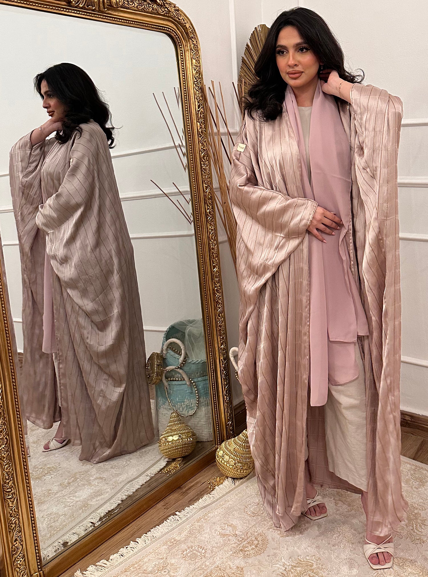 N074 - Glittery pink abaya