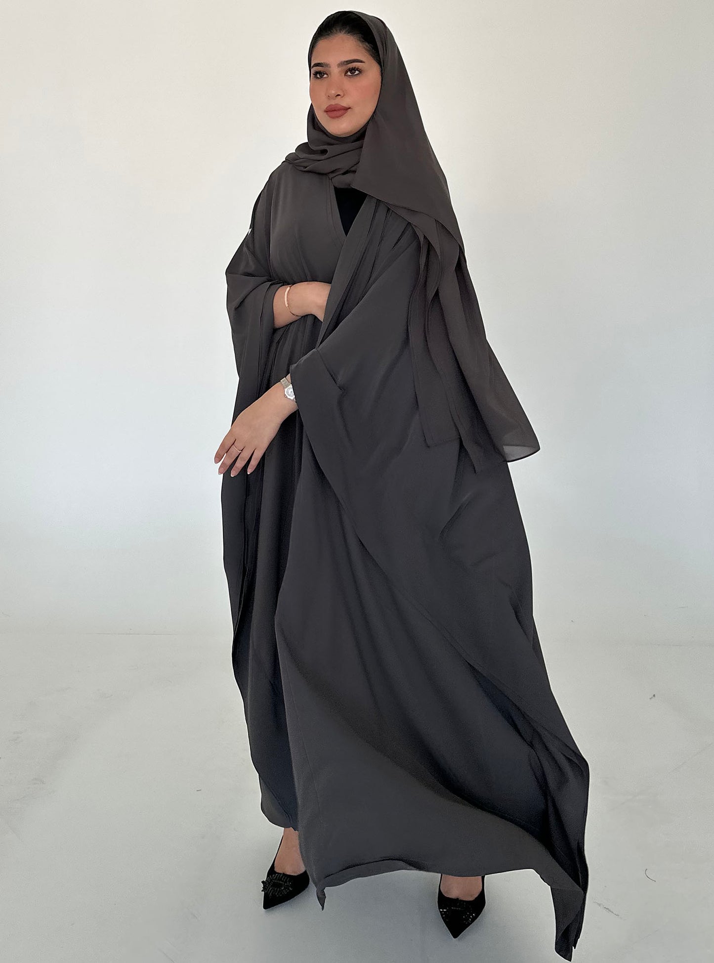 N058 - Grey butterfly abaya