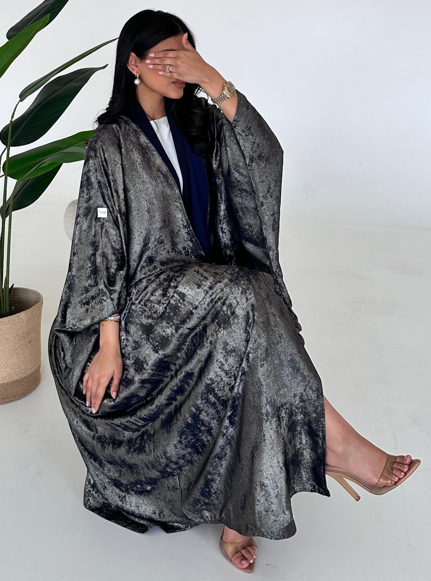 N054 - Shiny silk organza abaya