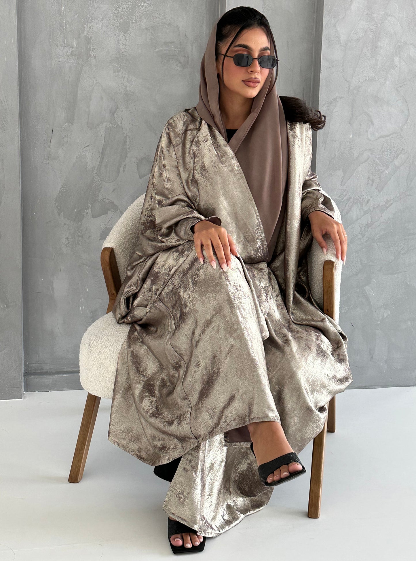 N027 - Shiny silk organza abaya