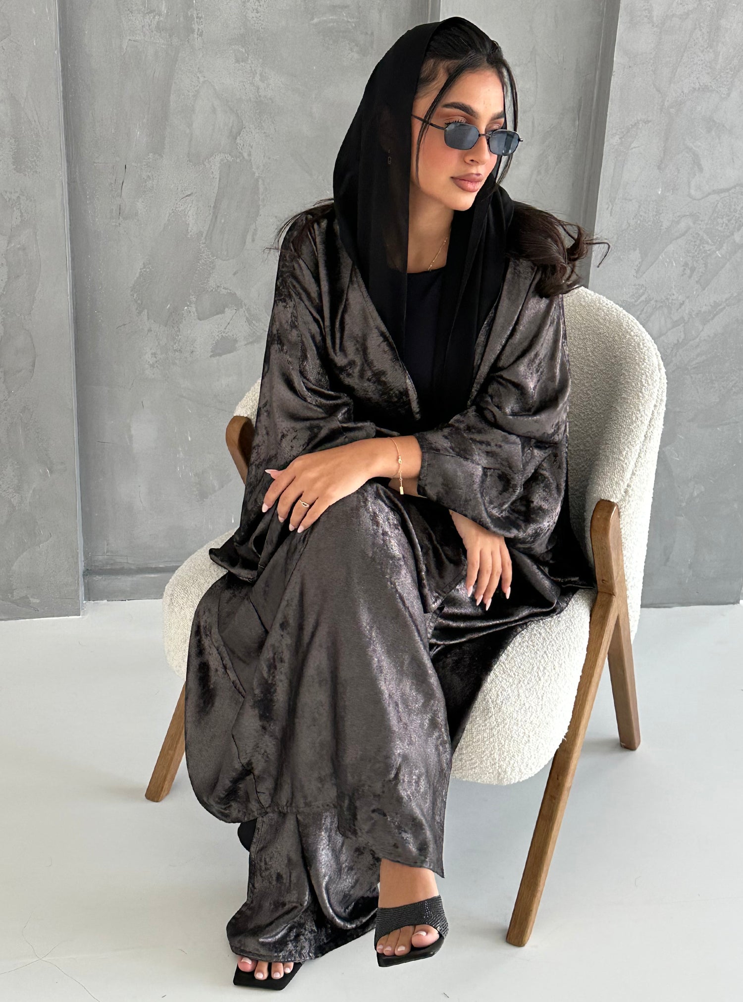 N025 - Shiny silk organza abaya