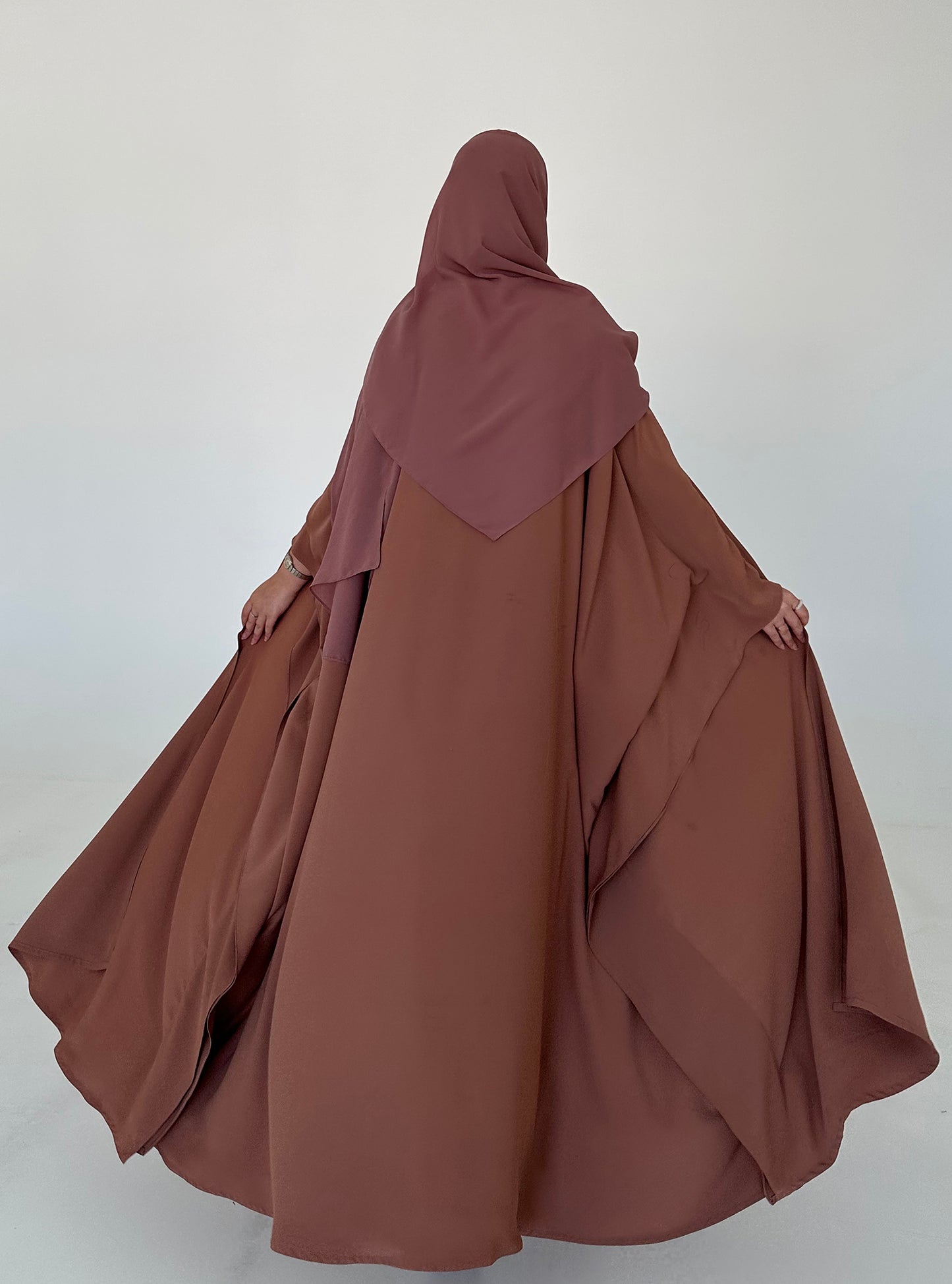 N055 - Peachy butterfly abaya