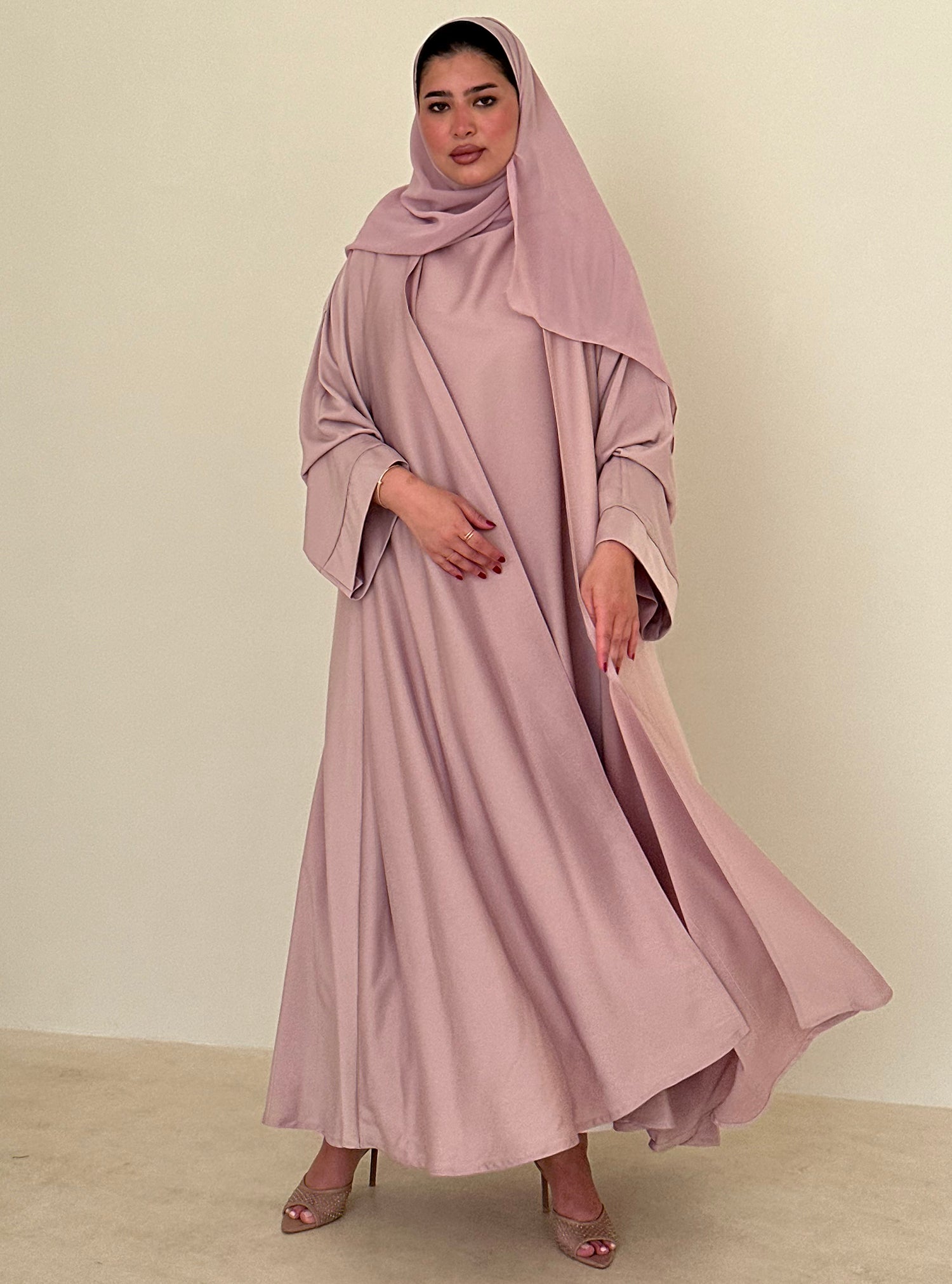 N083 - Pink abaya set