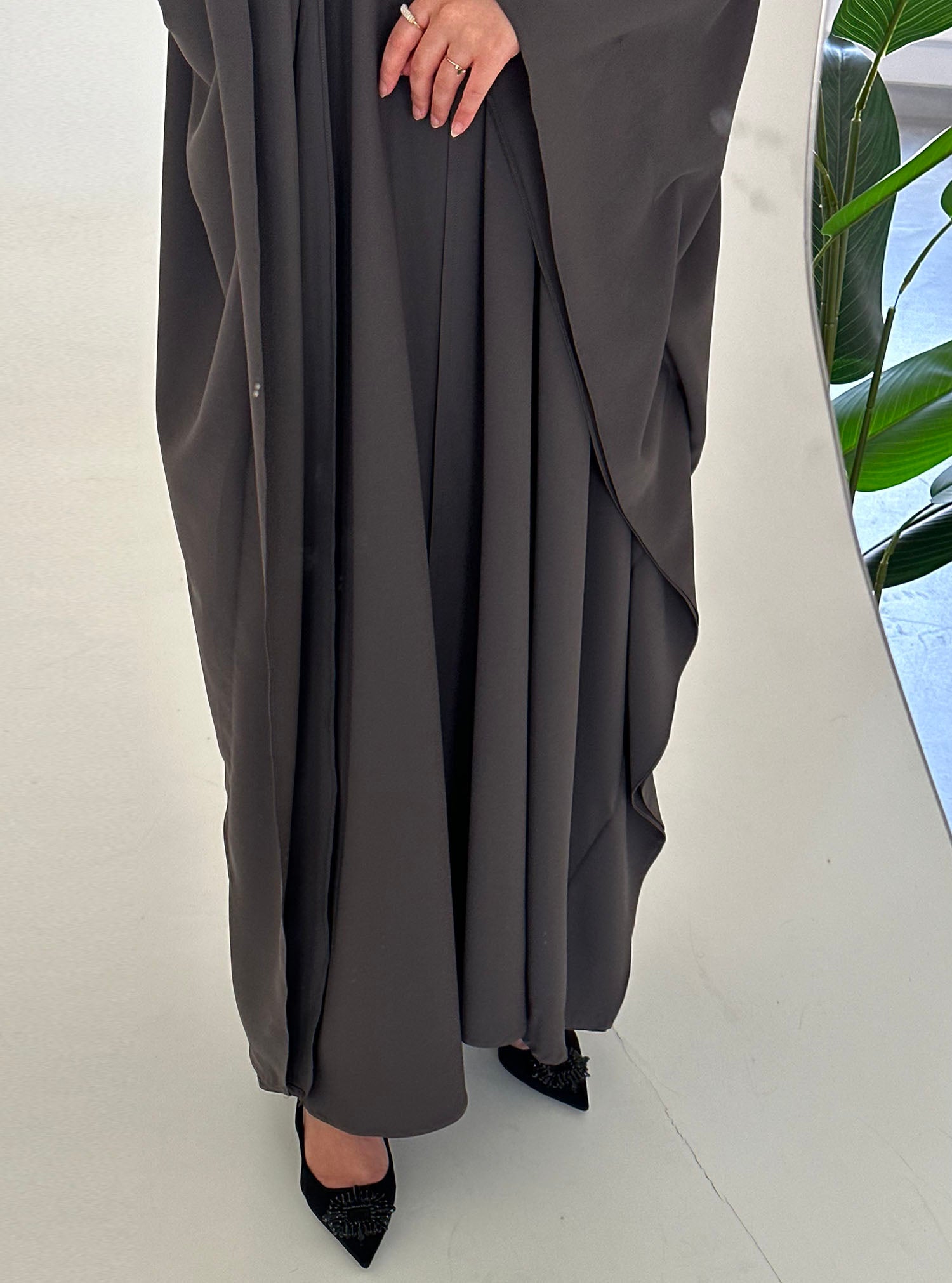 N058 - Grey butterfly abaya