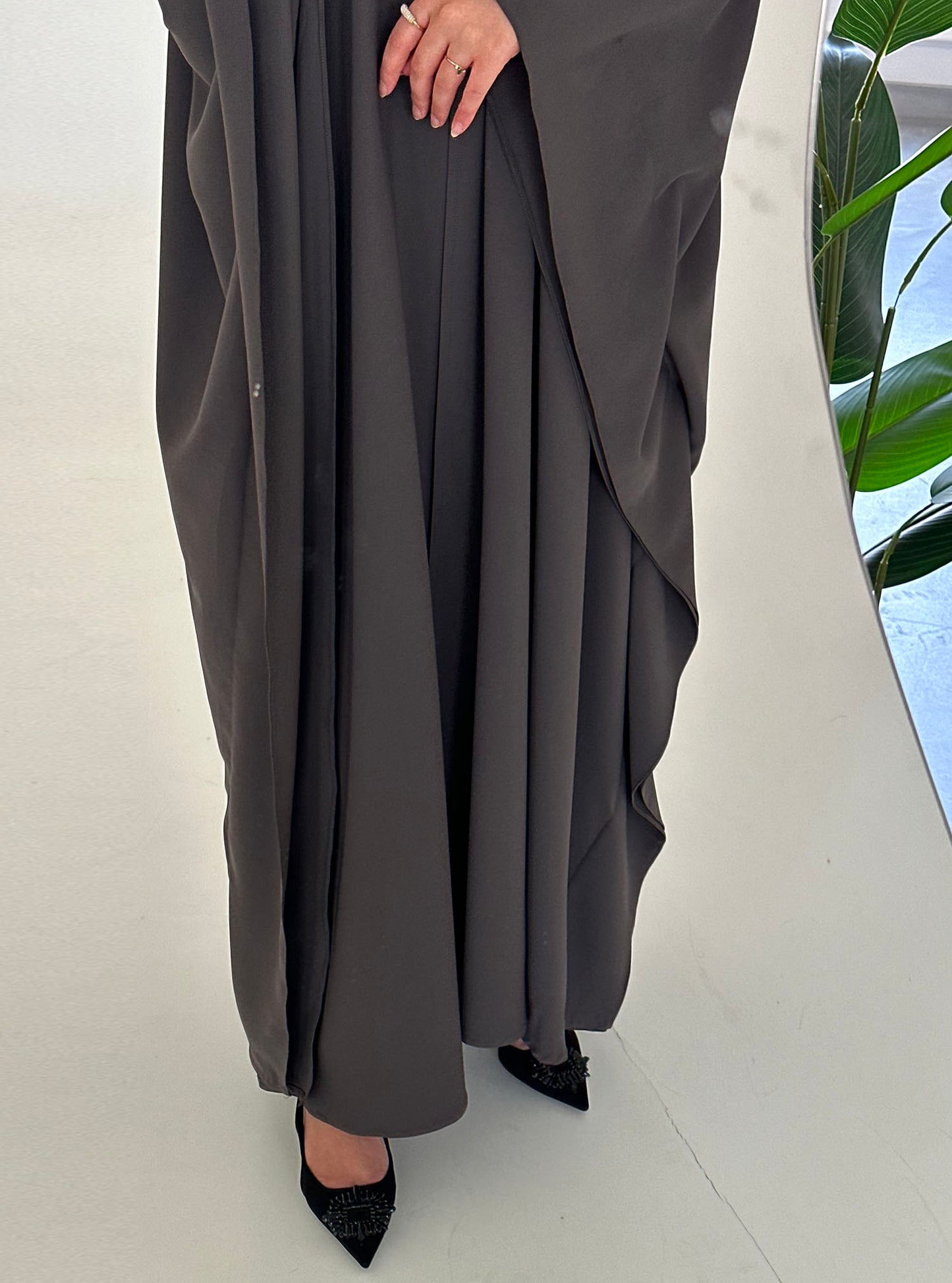 N058 - Grey butterfly abaya
