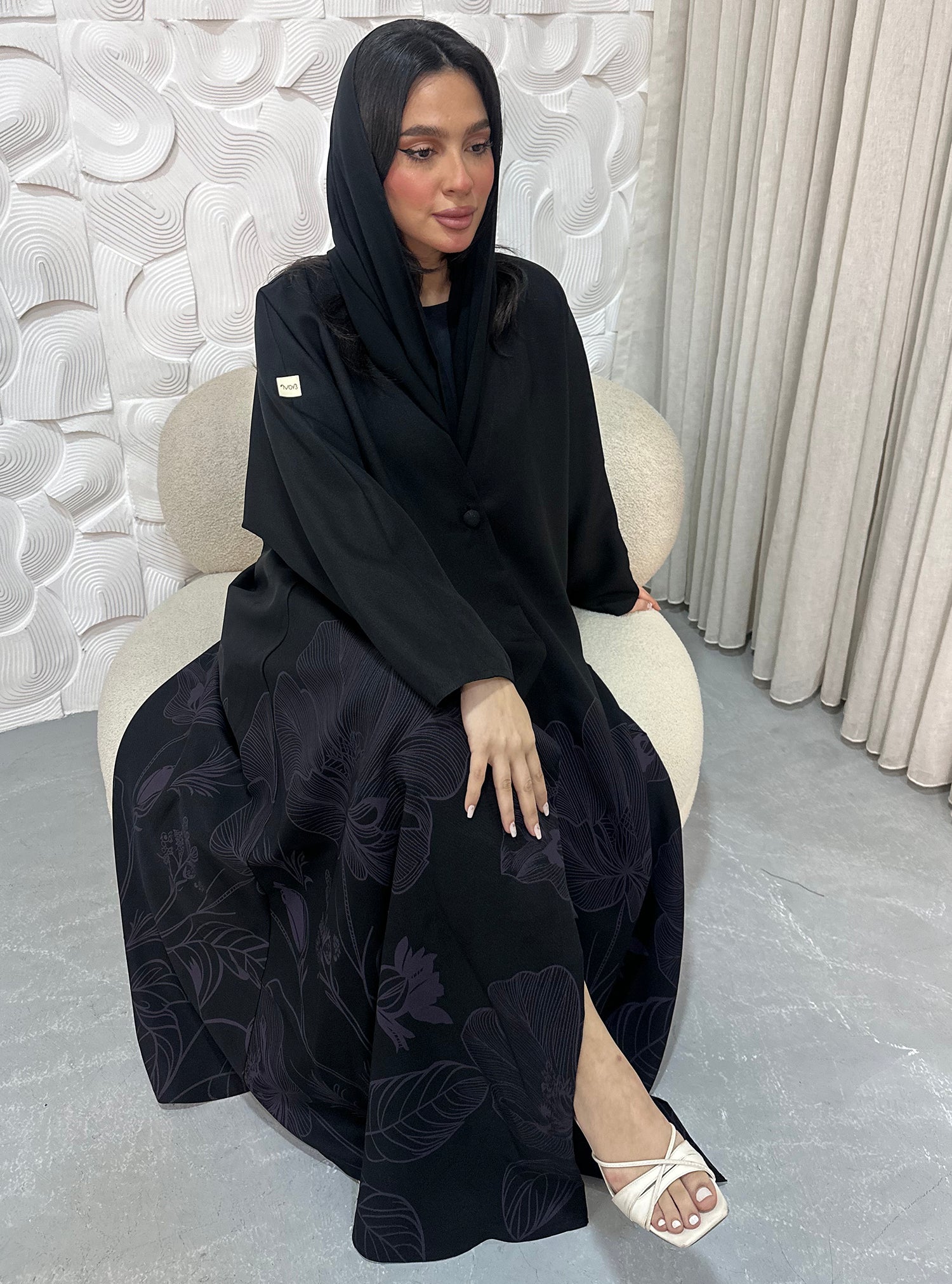 N080 - Classy floral print abaya