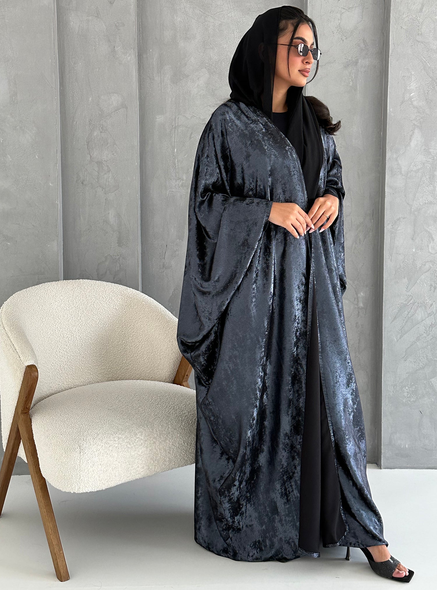 N026 - Shiny silk organza abaya