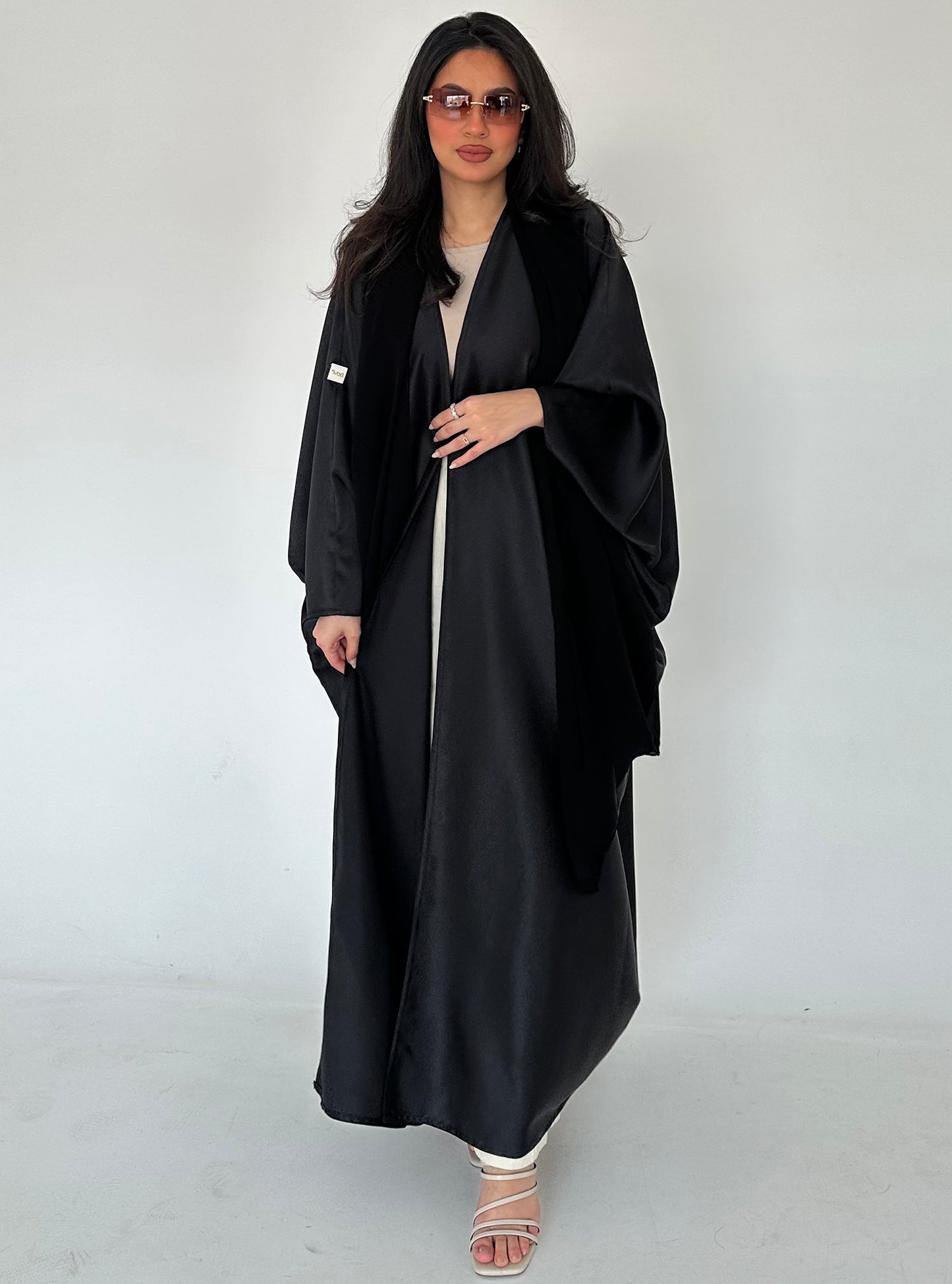 N041 - Shiny bisht abaya