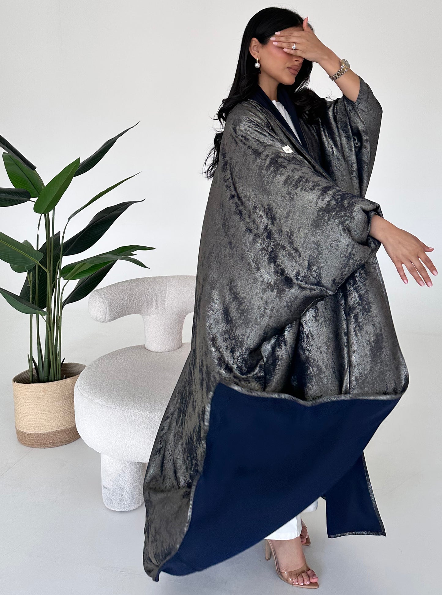 N054 - Shiny silk organza abaya